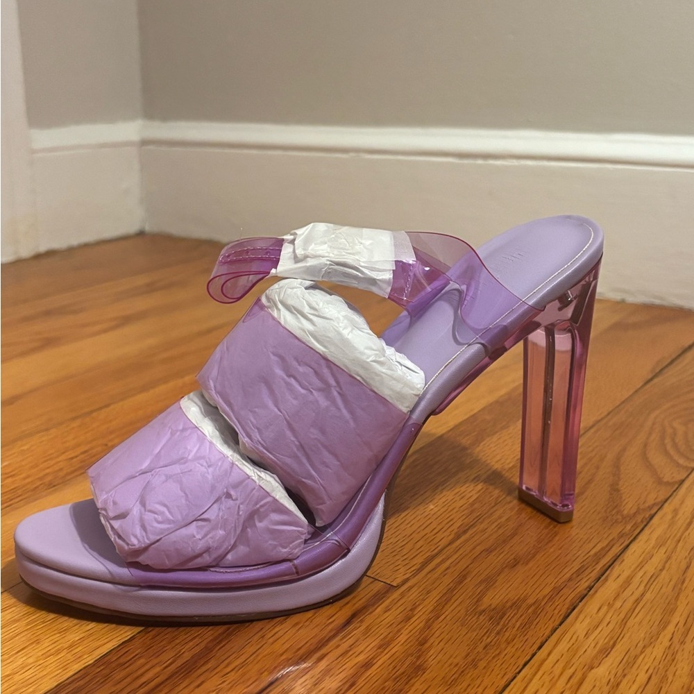 POSTER GIRL Lavender Heels
